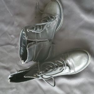 Black boots size 8 zipper